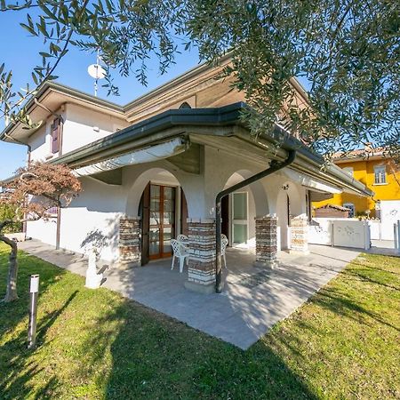 Villa Fiorita Apartments - Happy Rentals Сирмионе Экстерьер фото